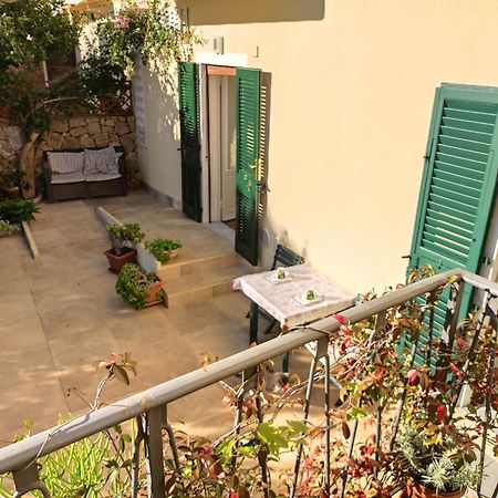 Il Giardino Di Tatiana Rooms & Breakfast La Maddalena  Exteriör bild