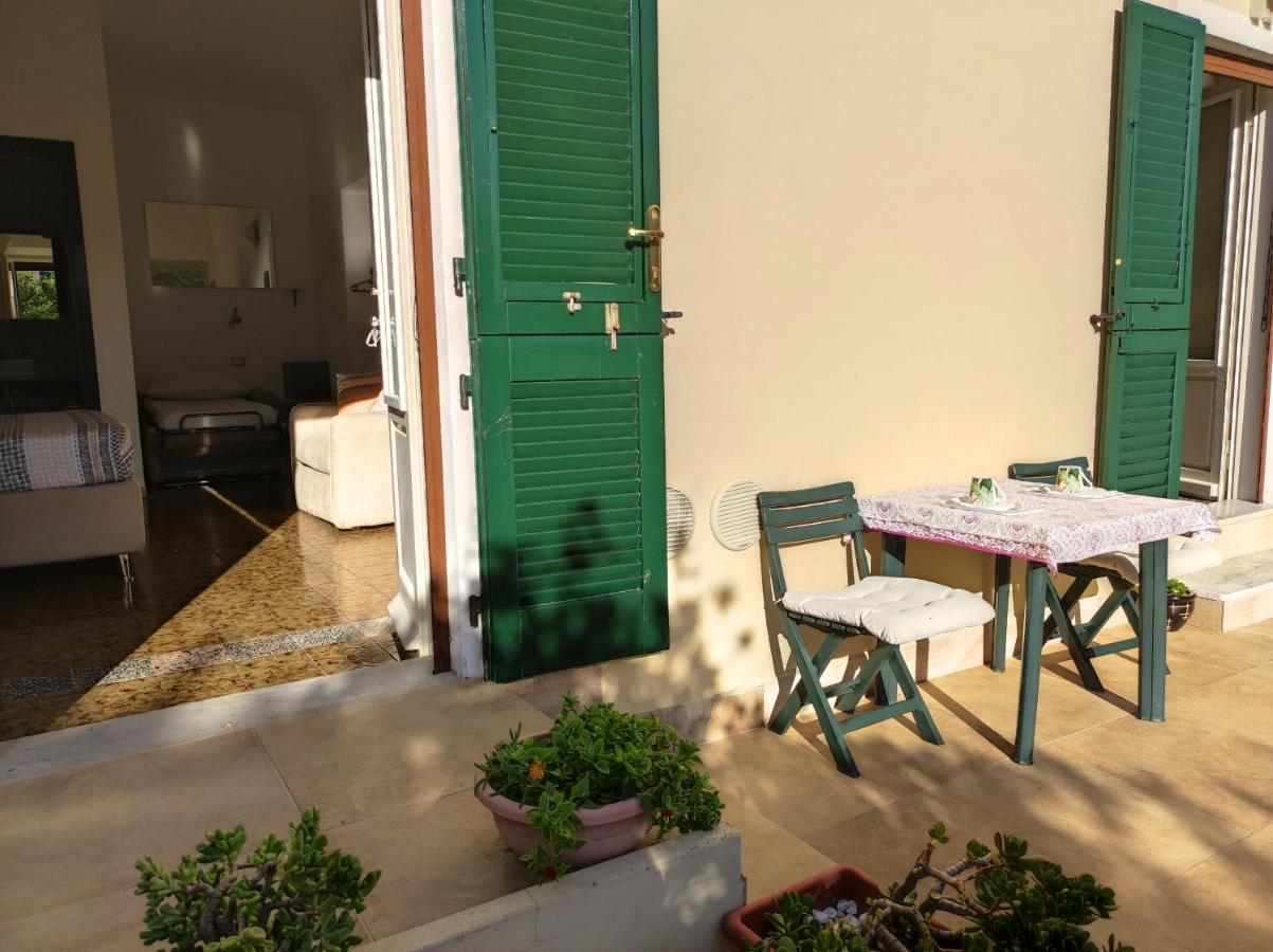 Il Giardino Di Tatiana Rooms & Breakfast La Maddalena  Exteriör bild