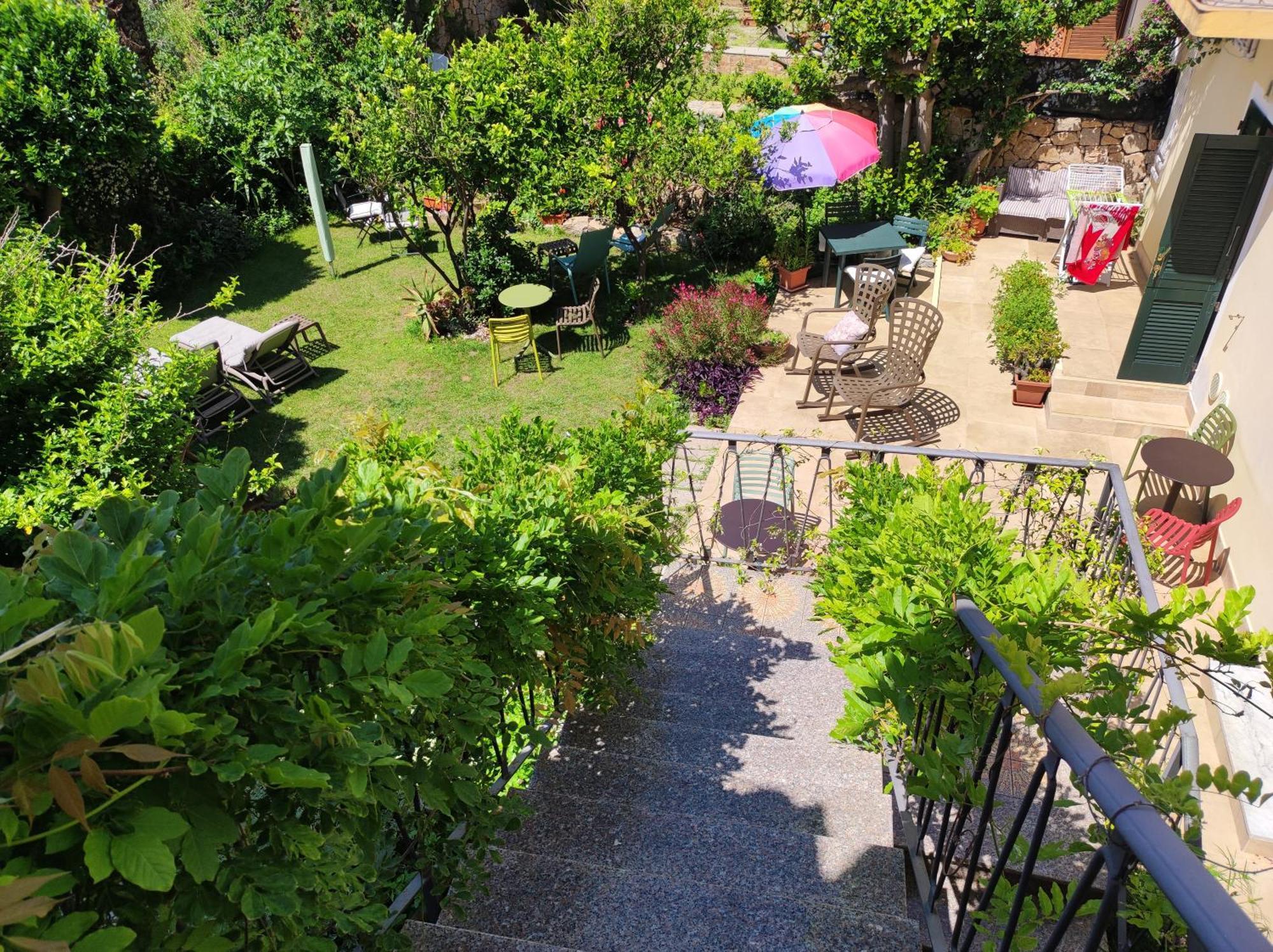 Il Giardino Di Tatiana Rooms & Breakfast La Maddalena  Exteriör bild