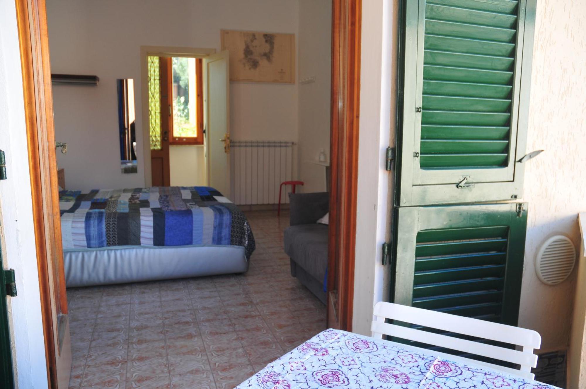 Il Giardino Di Tatiana Rooms & Breakfast La Maddalena  Rum bild