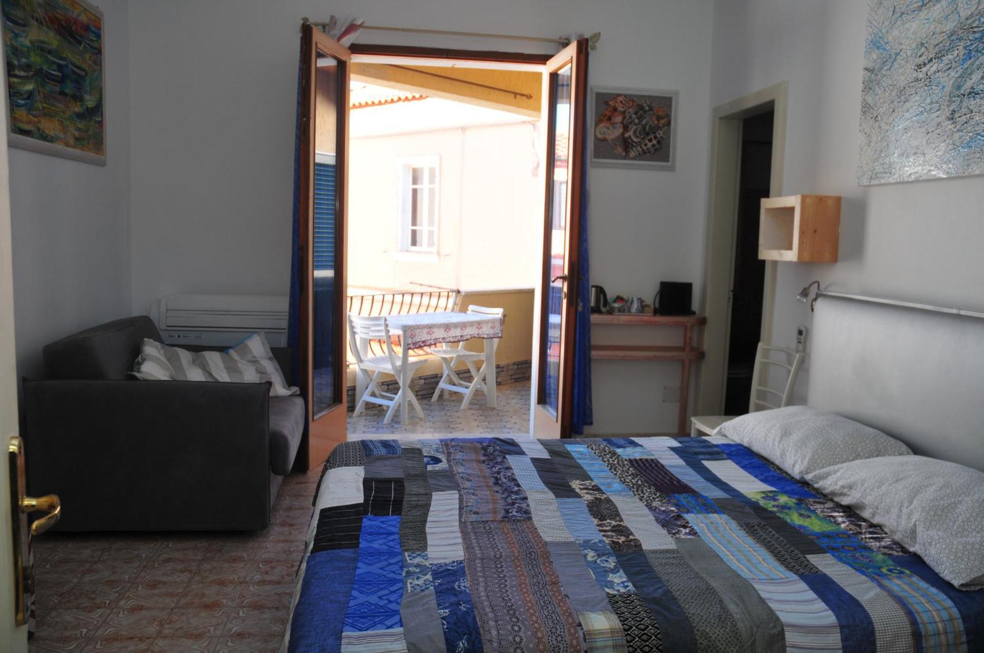 Il Giardino Di Tatiana Rooms & Breakfast La Maddalena  Rum bild