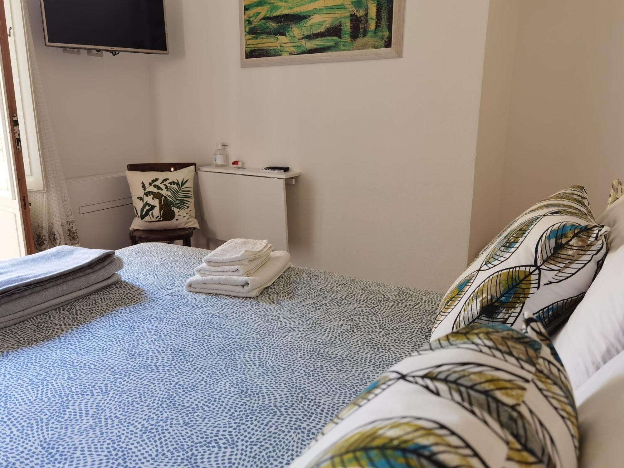 Il Giardino Di Tatiana Rooms & Breakfast La Maddalena  Rum bild