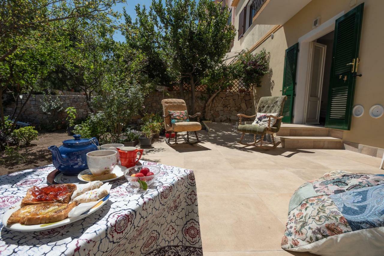 Il Giardino Di Tatiana Rooms & Breakfast La Maddalena  Exteriör bild